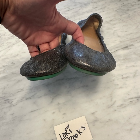 🖤🩶Tieks size 9 Dragos Metallic Leather 🩶🖤Flats - Picture 2 of 7